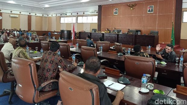 Tolak Penutupan Pulau Komodo, Warga Mengadu ke DPRD Manggarai Barat