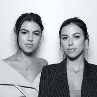 Victoria Villarroel yang pernah dibuatkan pesta ulang tahun dan pertunangan mewah oleh Kylie Jenner memiliki saudara kandung yang sama cantik dan seksinya dengannya. Adiknya, Sofia Villarroel juga populer di Instagram dengan pengikut lebih dari 131 ribu. Foto: Instagram @victoriavillarroel