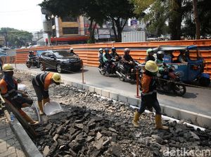 BMKG Jelaskan Mengapa Proyek Trotoar Tambah Polusi Udara Jakarta