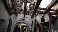 Area gedung A dan C yang berada di kompeks Museum Bahari pun rusak akibat dilalap api. Kerusakan tersebut berupa atap yang runtuh hingga pintu dan jendela yang hangus yang tejadi di lantai 2 gedung A seksi 4 dan 5, yang diketahui menjadi lokasi ruang Legenda Laut Internasional dan Legenda Bahari Nusantara.