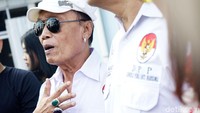 Ditanya soal kabar pengakuan Nunung yang memakai narkoba sejak 20 tahun lalu, Tessy pun mengatakan tak percaya. Pool/Palevi S/detikFoto.