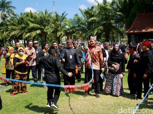 Wakil Ketua KPK Diajak Bermain di Festival Mainan Tradisional