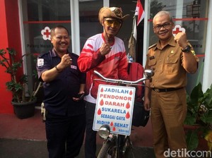 Kampanye Donor Darah, Pria Paruh Baya Gowes Sepeda Bandung-Jakarta