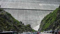 Grande Dixence, Switzerland. Dibangun di Sungai Dixence di Pengunungan Alpen Swiss. Tujuannya untuk menghasilkan listrik tenaga air. Memiliki ketinggian mencapai 285 M dan mampu memberikan daya untuk lebih dari 40.000 rumah. Istimewa/Earthworld.