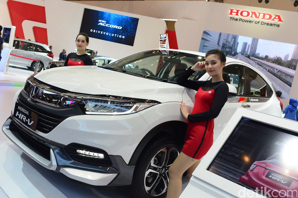 Tak cuma Accord, Honda di GIIAS juga meluncurkan HR-V 1.5 SE Mugen Edition. Mobil ini mendapat pembaruan dari segi kosmetik sehingga tampil lebih sporty dan aerodinamis.