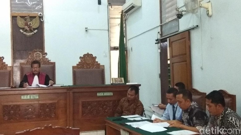 Polisi hingga Kemenkeu Tolak Ganti Rugi Gugatan Pengamen Cipulir Polisi hingga Kemenkeu Tolak Ganti Rugi Gugatan Pengamen Cipulir