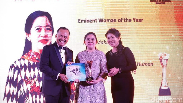 Puan-Risma Diganjar Penghargaan Rising Women Empowerment Award 2019 Puan-Risma Diganjar Penghargaan Rising Women Empowerment Award 2019