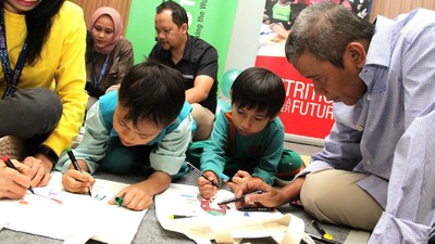 Adu Kreativitas Mewarnai Gambar di Hari Anak Nasional