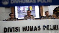 Polri mengungkap kasus terorisme jaringan Internasional yang diduga berafiliasi dengan ISIS di Mabes Polri, Jakarta, Selasa (23/7/2019).