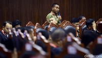 Sebelumnya diberitakan, MK memutuskan untuk melanjutkan 122 perkara dari 206 perkara. Namun, ada 80 perkara yang putusannya tidak dibacakan oleh MK.
