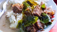 Nasi pindang Trisnosari ini kuahnya agak pucat. Tetapi isian dagingnya besar dan empuk. Foto : Instagram @semarangfoodmatters