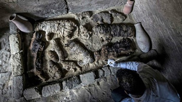 Puluhan mumi kucing itu ditemukan di sebuah kompleks pemakaman kota Memphis, yang merupakan ibu kota Mesir Kuno selama 2000 tahun. (AFP)