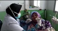 drg Romi saat menangani pasien