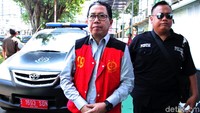 Dalam tuntutan, Jokdri dinilai jaksa melanggar Pasal 235 jo Pasal 233 Pasal 55 ayat 1 ke-1 KUHP. Jaksa menyatakan Jokdri terbukti bersalah sesuai dengan dakwaan alternatif kedua subsider.