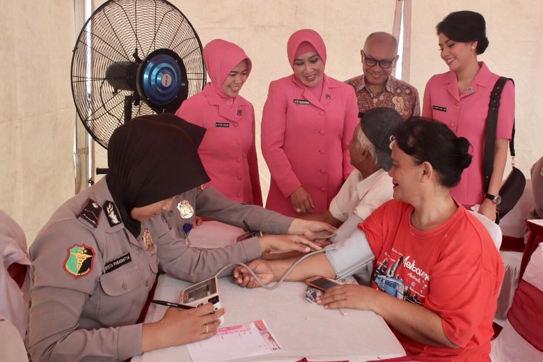 Pertamina dan Bhayangkari Gelar Kegiatan Peduli Lingkungan Pertamina dan Bhayangkari Gelar Kegiatan Peduli Lingkungan