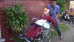 Melihat Aktivitas Bu Dokter di Sumbar yang Gagal Jadi PNS karena Disabilitas