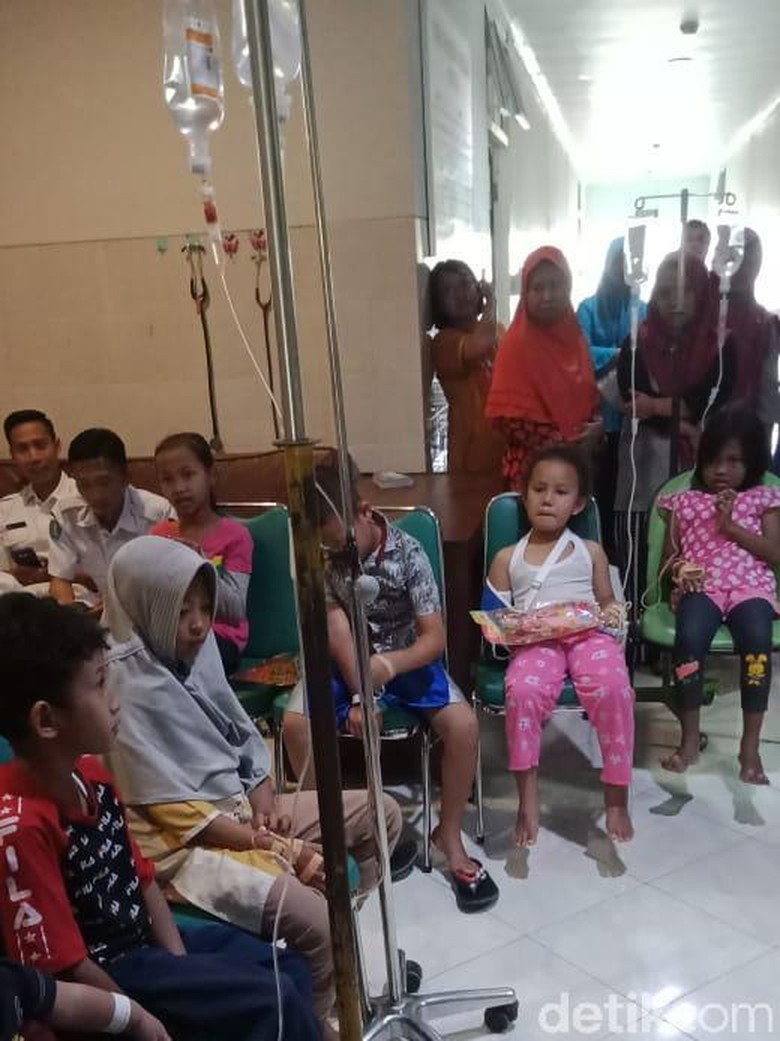 Mainan Gratis Dibagikan ke Pasien Anak RSUD Ponorogo Mainan Gratis Dibagikan ke Pasien Anak RSUD Ponorogo
