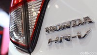 Mobil ini ditawarkan dengan pilihan warna White Orchid Pearl, Crystal Black Pearl, Lunar Silver Metallic, Modern Steel Metallic, Dark Olive Metallic, dan Rallye Red.