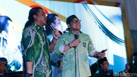 Didi Kempot dan Muhaimin Iskandar alias Cak Imin bernyanyi bersama dalam acara harlah PKB.