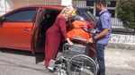 Melihat Aktivitas Bu Dokter di Sumbar yang Gagal Jadi PNS karena Disabilitas