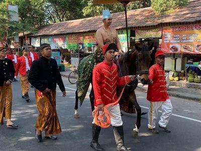 Foto Sitha dan Bagus, Pasangan Royal Wedding dari Solo yang Viral