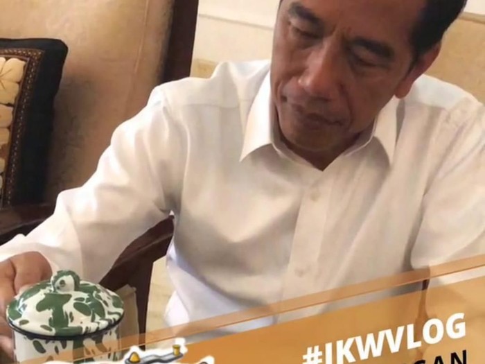 Jokowi minum jamu