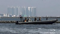 Pembukaan Navy Open Water Sport Tournamen 2019 itu pun dihadiri oleh Kepala Staf Angkatan Laut (Kasal) Laksamana TNI Siwi Sukma Adji, dan Wali Kota Jakarta Utara, Syamsuddin Lologau.