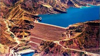 Bendungan Nurek Dam yang dibangun di Sungai Vakhsh di Tajikistan memiliki ketinggian 300 M. Pembangunan bendungan ini dimulai pada tahun 1961 sampai 1980. Istimewa/Earthworld.