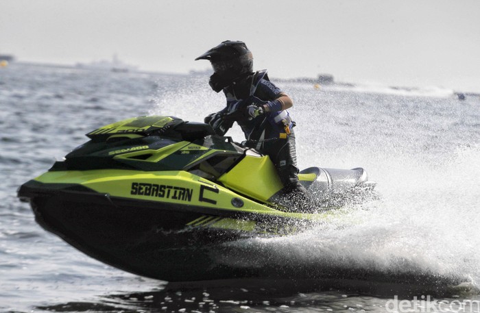 Navy Open Water Sport Tournamen 2019 kembali digelar. Kali ini, ada empat lokasi berbeda di Jakarta Utara yang menjadi lokasi perlombaan tersebut.