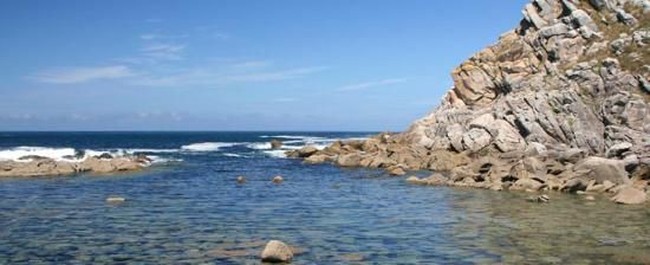 Di Spanyol, ada pantai yang kelebihan turis sampai harus diperketat jumlah pengunjungnya. Atlantic Islands of the Galicia National Park memang dikenal dengan keindahan pantainya. Namun melihat banyaknya wisatawan, pemerintah Galicia khawatir pulau-pulaunya akan rusak. Akhirnya dikeluarkan peraturan yang memperketat jumlah kunjungan wisatawan. Foto: Istimewa