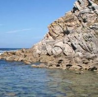 Di Spanyol, ada pantai yang kelebihan turis sampai harus diperketat jumlah pengunjungnya. Atlantic Islands of the Galicia National Park memang dikenal dengan keindahan pantainya. Namun melihat banyaknya wisatawan, pemerintah Galicia khawatir pulau-pulaunya akan rusak. Akhirnya dikeluarkan peraturan yang memperketat jumlah kunjungan wisatawan. Foto: Istimewa