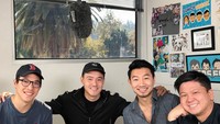 Pria yang bersekolah di University of Toronto Schools ini sedang menikmati nasi sebagai menu makan siang. Sepertinya enak karena ada daging dan sayuran. Foto: Instagram simuliu
