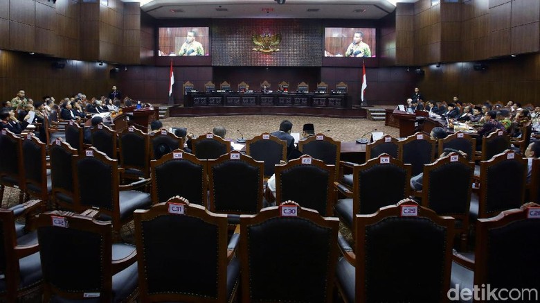 MK Tolak Gugatan NasDem di NTB karena Banyak Coretan dan Tipp-ex MK Tolak Gugatan NasDem di NTB karena Banyak Coretan dan Tipp-ex