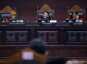 Mahasiswa Gugat UU KPK ke MK: UU Hanya Disahkan oleh 80 Anggota DPR!