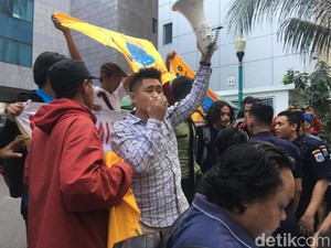 Video Kericuhan dalam Aksi Mahasiswa Tolak Reklamasi di Balai Kota