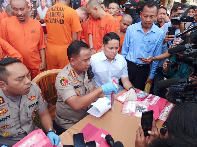 2 WN Ausie Pengguna Kokain Ditangkap di Kelab Malam di Bali 2 WN Ausie Pengguna Kokain Ditangkap di Kelab Malam di Bali