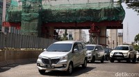 Konstruksi bangunan enam ruas tol dalam kota Jakarta itu pun di desain mengikuti standar baru konstruksi yang tahan gempa.