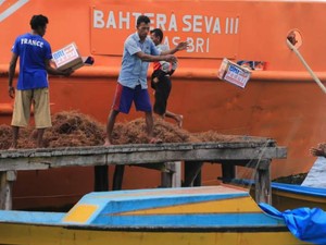 Kala Bank Terapung Disulap Jadi Kapal Bantuan di Halmahera Selatan