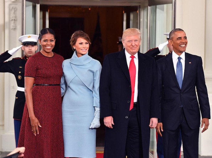 WASHINGTON, DC - JANUARY 20:   President Barack Obama (R) and Michelle Obama (L) pose with President-elect Donald Trump and wife Melania at the White House before the inauguration on January 20, 2017 in Washington, D.C.  Trump becomes the 45th President of the United States.   (Photo by Kevin Dietsch-Pool/Getty Images)