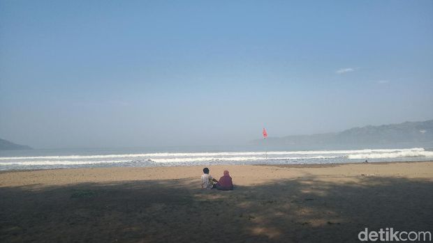 Pantai Teleng Ria, Pacitan