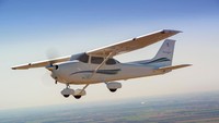 Cessna 172 Skyhawk adalah pesawat bermesin tunggal dengan ciri sayapnya yang tinggi (Textron Aviation Inc)