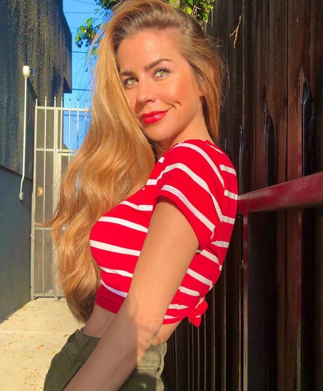 Aku tidak mampu bangun untuk menggunakan toilet karena aku terlalu lemah. Saya tahu saya sekarat dengan cepat dan menjadi putus asa. Saya menelepon seorang mantan dan memohon bantuan. Dengan karunia Tuhan, dia muncul keesokan paginya dengan ambulans, imbuhnya. Foto: Instagram @jessicalandon12