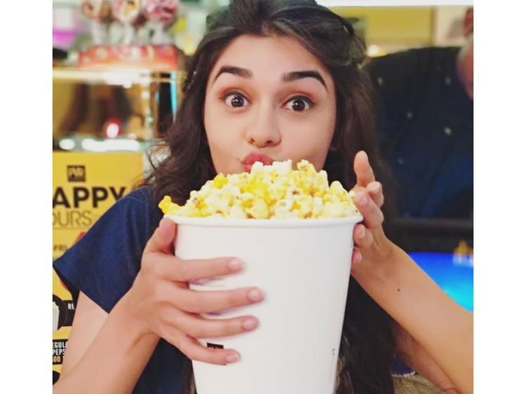 Ini Eisha Singh Bintang Ishq Subhan Allah yang Hobi Makan Popcorn
