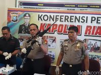 Kapolda Riau jumpa pers soal baku tembak dengan bandar narkoba Satriadi Cs  (Chaidir-detik)