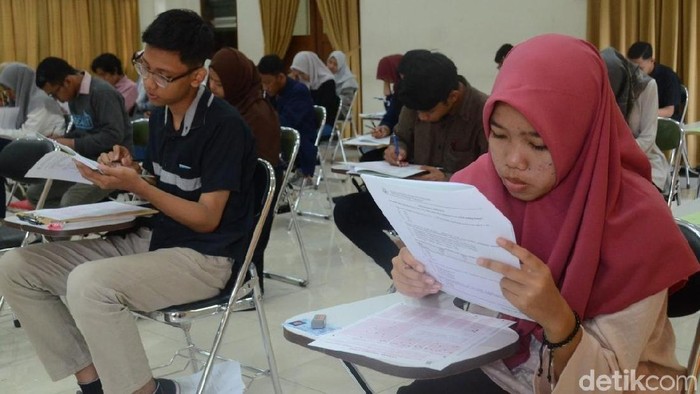 Calon maba mengikuti ujian tulis jalur mandiri berbasis PBT di UIN Yogya, Selasa (23/7/2019).