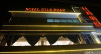 Royal Silk Road: Mulur Enak! Mie Tarik Sapi di Resto China Halal