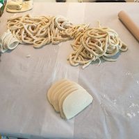 Unik! Youtuber Asal Korsel Ini Bikin Sendiri Makanan Jumbo untuk Mukbangnya