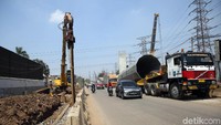 Pembangunan ruas tol Pulo Gebang-Kelapa Gading sepanjang 9,4 km saat ini masih terus dikebut. Hingga kini, progres pembangunan Tol Pulo Gebang-Kelapa Gading ini telah mencapai 50 persen.
