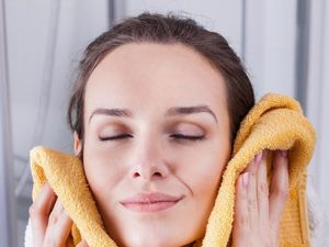 Viral Wanita Ini Pakai Mainan Seks untuk Perawatan Kulit Wajahnya