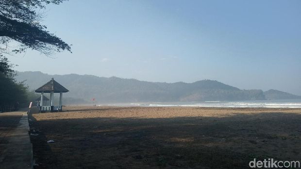Pantai Teleng Ria, Pacitan